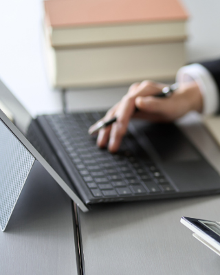 青色申告とは？白色申告との違いやメリット・デメリットをわかりやすく解説