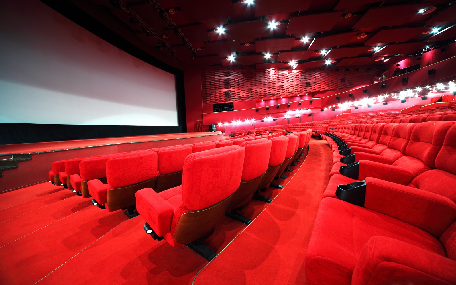 全国約300館の映画館