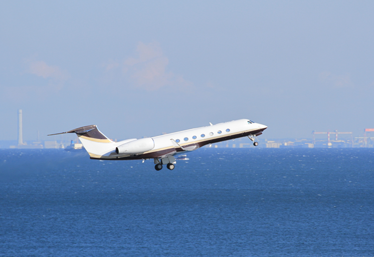 空飛ぶ実物資産「航空機投資戦略」の魅力