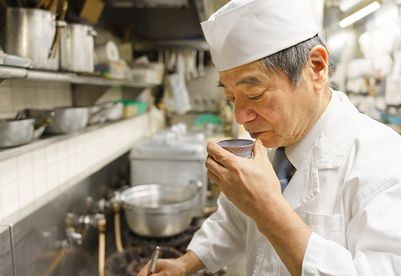 京都の代表的な料亭のひとつ、岡崎「京料理 六盛」三代目の堀場弘之さん